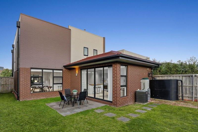 Photo - 12 Chopard Avenue, Waterways VIC 3195 - Image 12