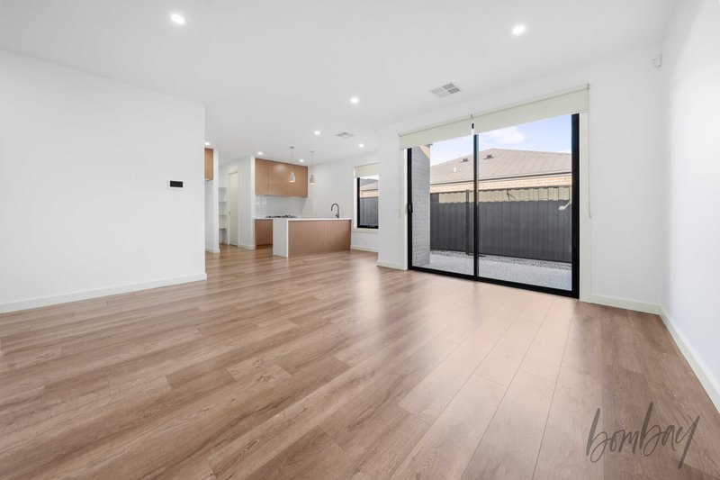 Photo - 12 Chorilaena Way, Mickleham VIC 3064 - Image 5