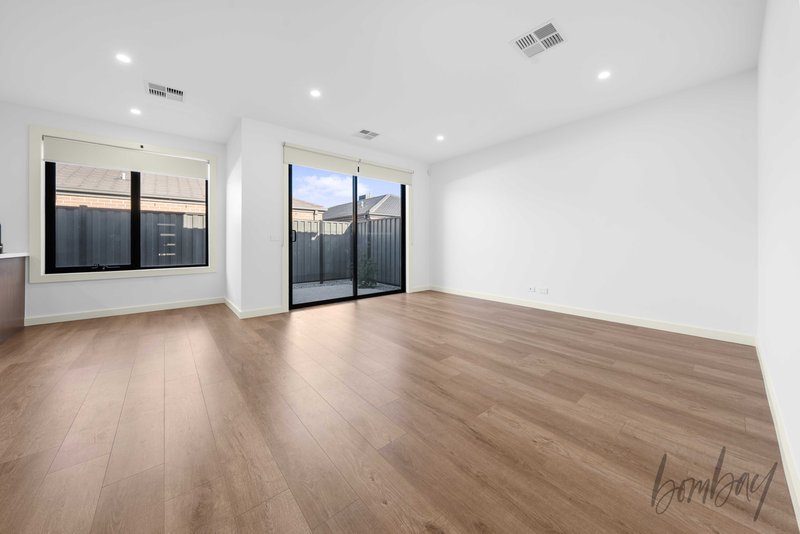 Photo - 12 Chorilaena Way, Mickleham VIC 3064 - Image 6