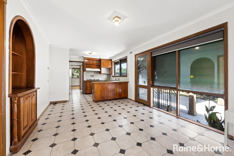 Photo - 12 Clarice Close, St Albans VIC 3021 - Image 3