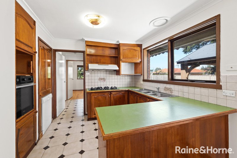 Photo - 12 Clarice Close, St Albans VIC 3021 - Image 4