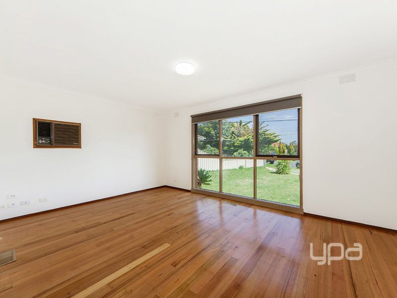 Photo - 12 Clarice Close, St Albans VIC 3021 - Image 2