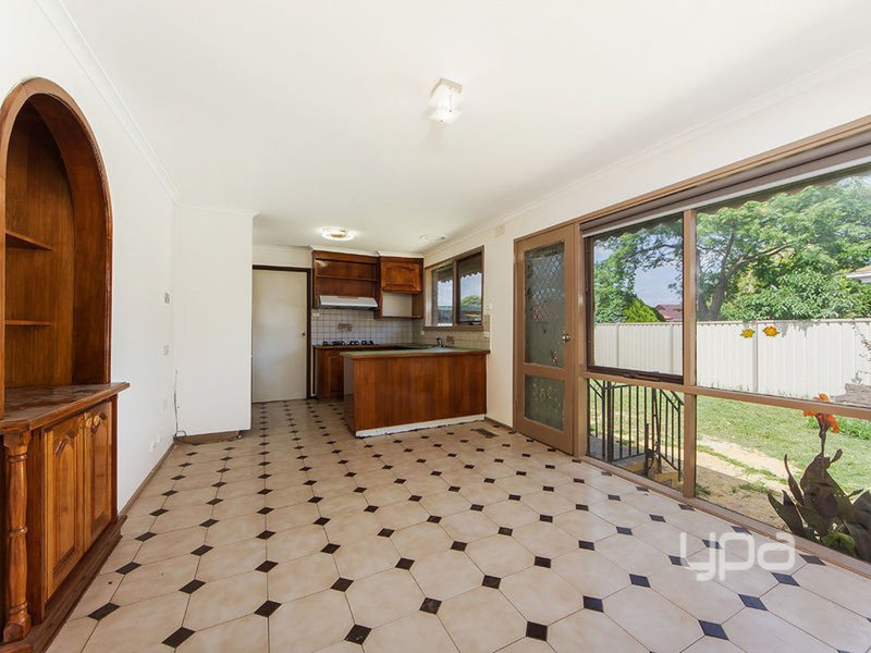 Photo - 12 Clarice Close, St Albans VIC 3021 - Image 3