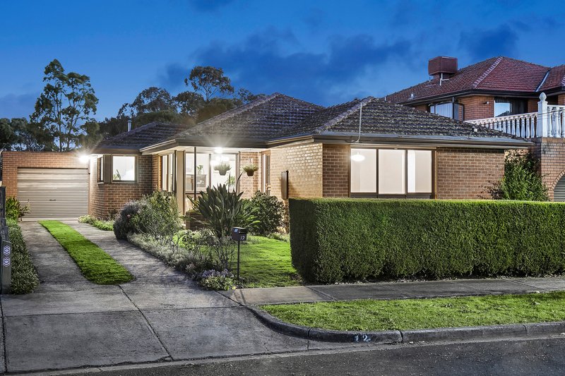 12 Cloverdale Close, Burwood East VIC 3151