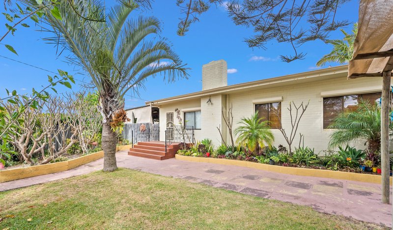 Photo - 12 Compton Street, Balga WA 6061 - Image 2