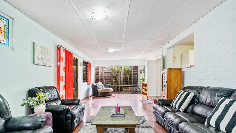 Photo - 12 Compton Street, Balga WA 6061 - Image 9