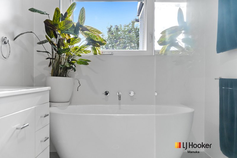 Photo - 12 Coobina Place, Fisher ACT 2611 - Image 11