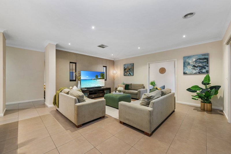 Photo - 12 Coogee Drive, Taylors Hill VIC 3037 - Image 11