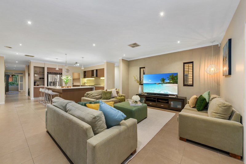 Photo - 12 Coogee Drive, Taylors Hill VIC 3037 - Image 17