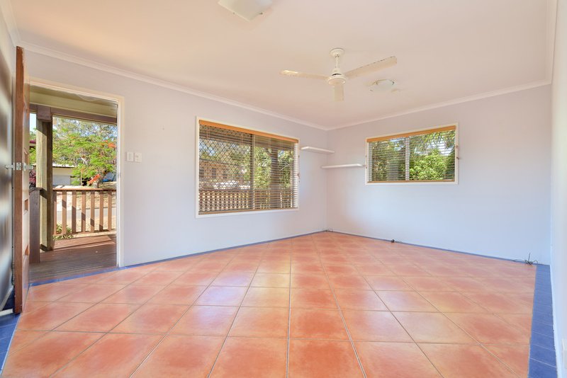 Photo - 12 Cook Street, West Gladstone QLD 4680 - Image 9