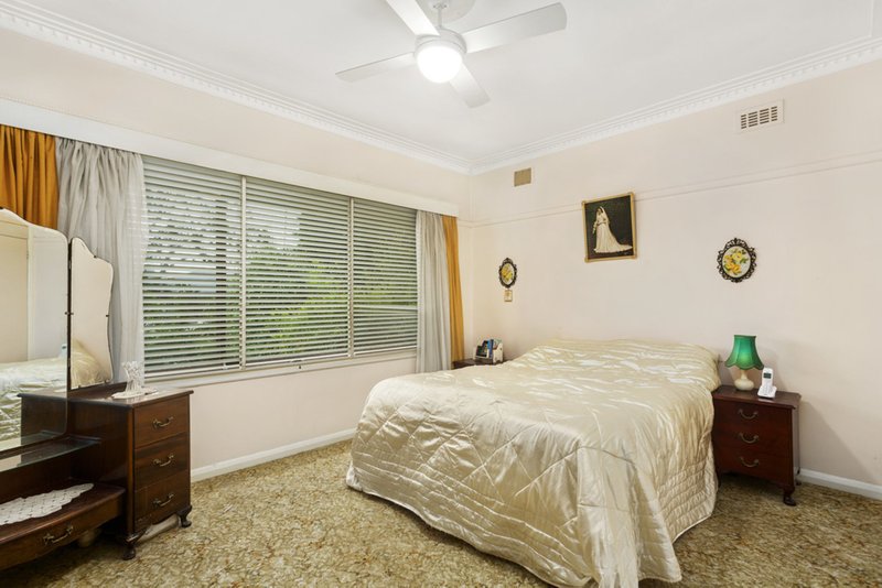 Photo - 12 Coorie Crescent, Rosanna VIC 3084 - Image 4