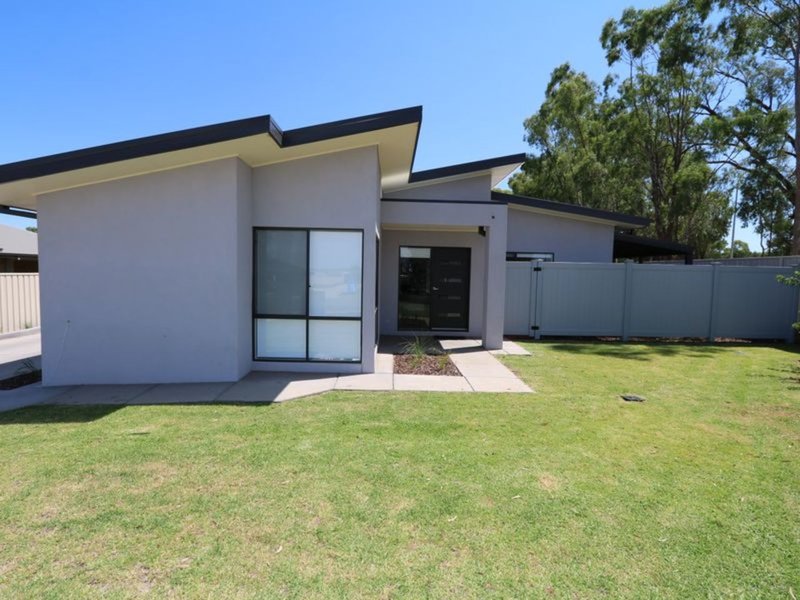 1/2 Cootamundra Boulevard, Gobbagombalin NSW 2650