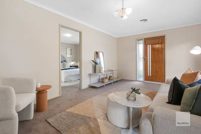 Photo - 1/2 Corbin Place, Mill Park VIC 3082 - Image 4