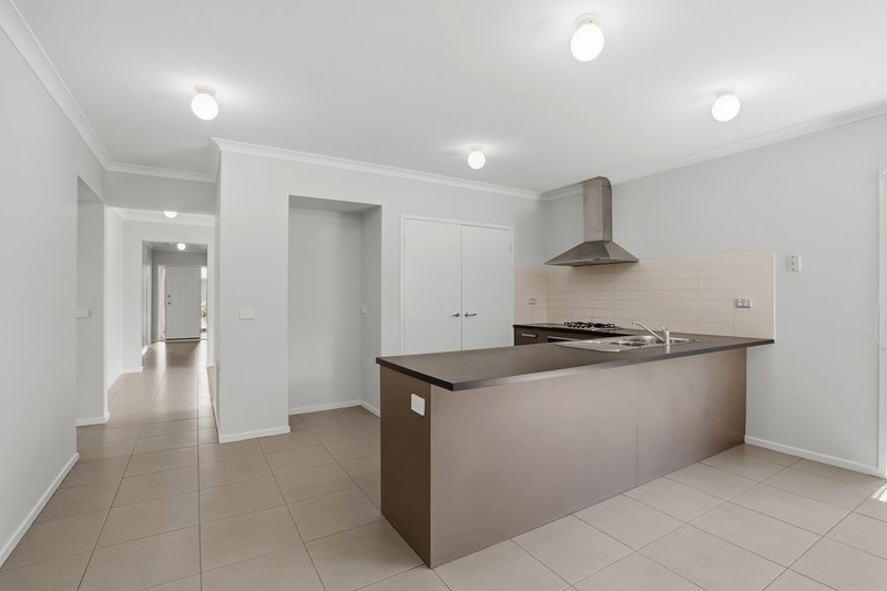 Photo - 12 Corfu Avenue, Tarneit VIC 3029 - Image 7