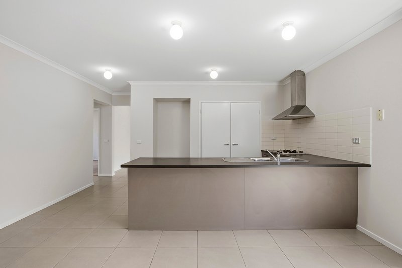 Photo - 12 Corfu Avenue, Tarneit VIC 3029 - Image 8