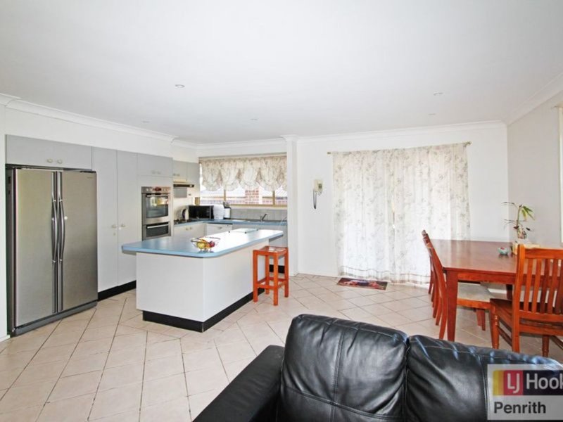 Photo - 12 Corndew Crescent, Werrington Downs NSW 2747 - Image 2