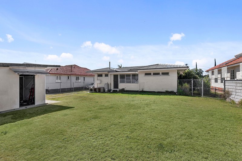 Photo - 12 Corowa Street, Wavell Heights QLD 4012 - Image 4