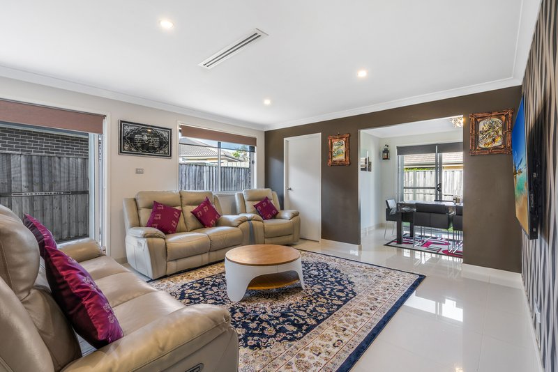 Photo - 12 Corsair Avenue, Middleton Grange NSW 2171 - Image 14