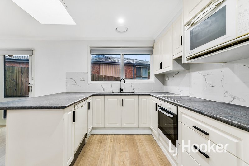 Photo - 12 Cotham Square, Hampton Park VIC 3976 - Image 3