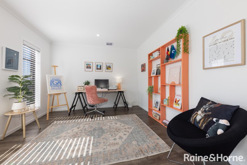 Photo - 12 Cotton Circuit, Gisborne VIC 3437 - Image 5