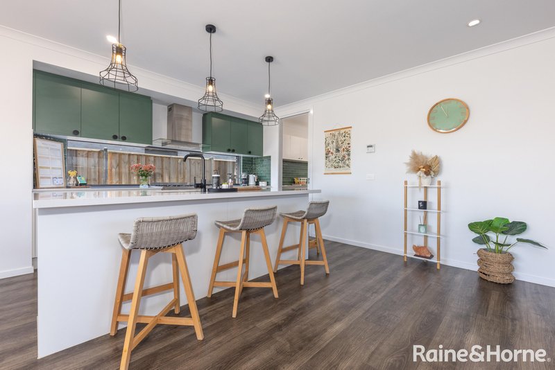 Photo - 12 Cotton Circuit, Gisborne VIC 3437 - Image 6