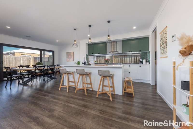 Photo - 12 Cotton Circuit, Gisborne VIC 3437 - Image 7