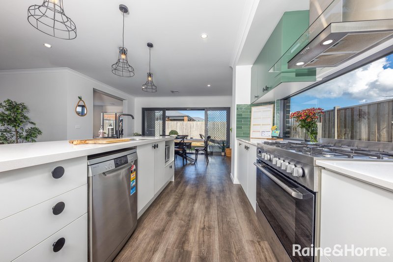 Photo - 12 Cotton Circuit, Gisborne VIC 3437 - Image 8