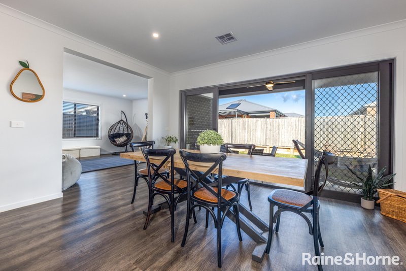 Photo - 12 Cotton Circuit, Gisborne VIC 3437 - Image 9