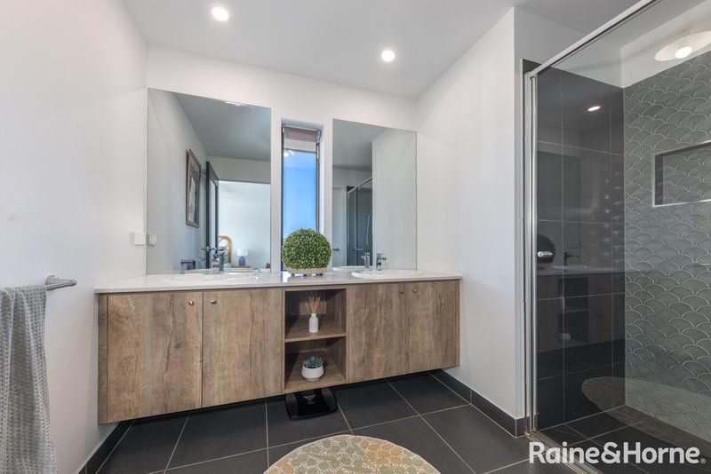 Photo - 12 Cotton Circuit, Gisborne VIC 3437 - Image 13