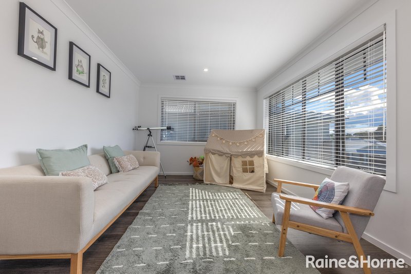 Photo - 12 Cotton Circuit, Gisborne VIC 3437 - Image 14