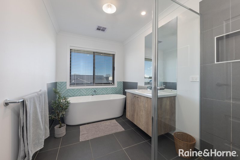 Photo - 12 Cotton Circuit, Gisborne VIC 3437 - Image 16
