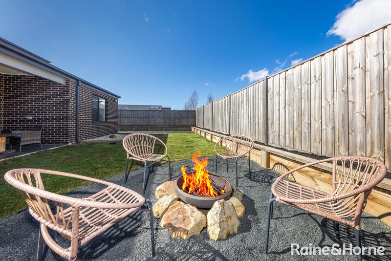 Photo - 12 Cotton Circuit, Gisborne VIC 3437 - Image 18