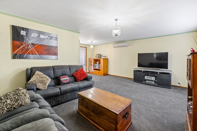 Photo - 12 Cowie Place, Hoppers Crossing VIC 3029 - Image 3