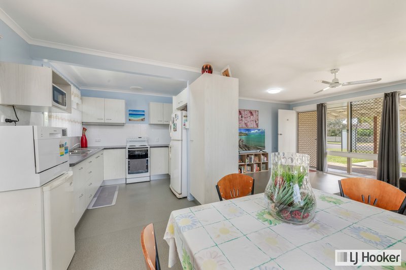 Photo - 12 Craft Street, Avenell Heights QLD 4670 - Image 11