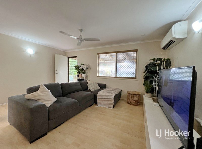 Photo - 12 Crinum Street, Crestmead QLD 4132 - Image 3