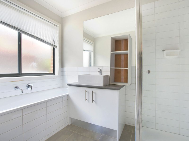 Photo - 12 Cromarty Circuit, Darley VIC 3340 - Image 4