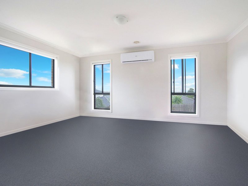Photo - 12 Cromarty Circuit, Darley VIC 3340 - Image 5