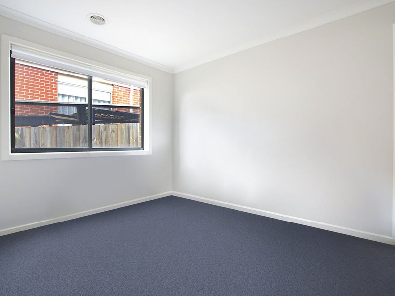 Photo - 12 Cromarty Circuit, Darley VIC 3340 - Image 9