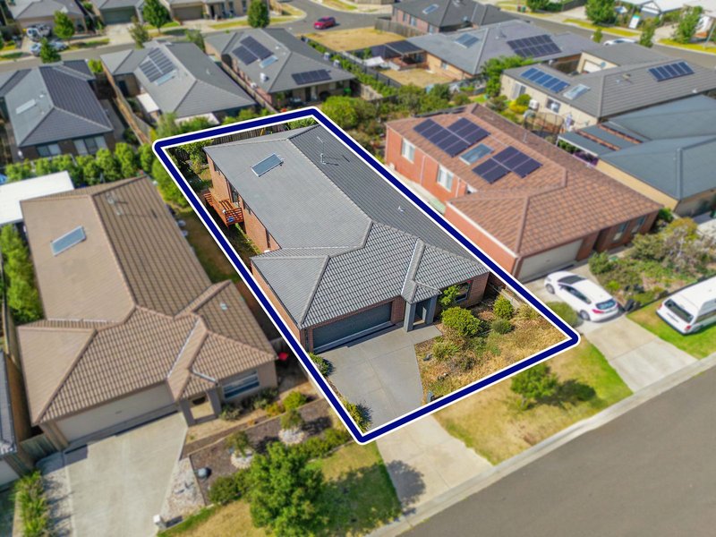 Photo - 12 Cromarty Circuit, Darley VIC 3340 - Image 11