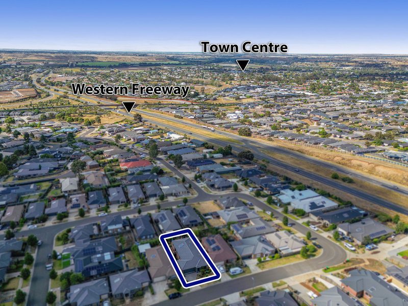 Photo - 12 Cromarty Circuit, Darley VIC 3340 - Image 13