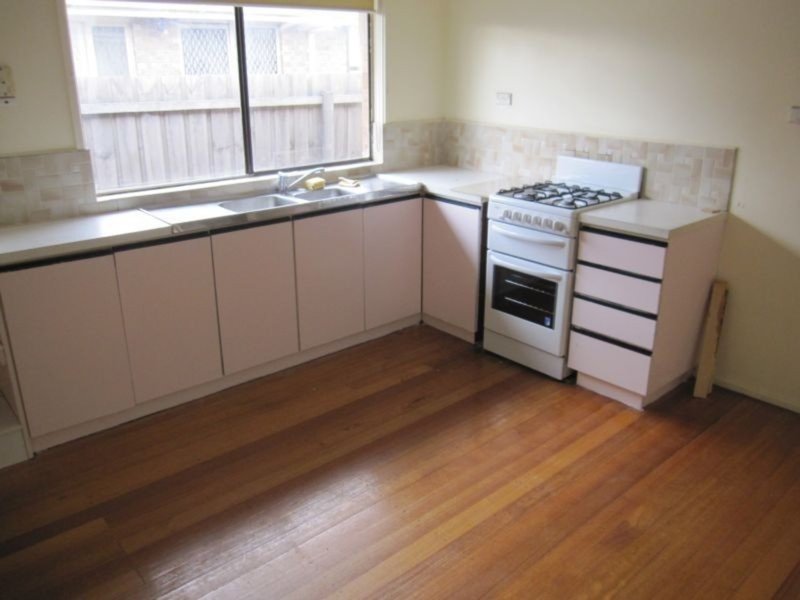 Photo - 12 Cromwell Road, Kings Park VIC 3021 - Image 2