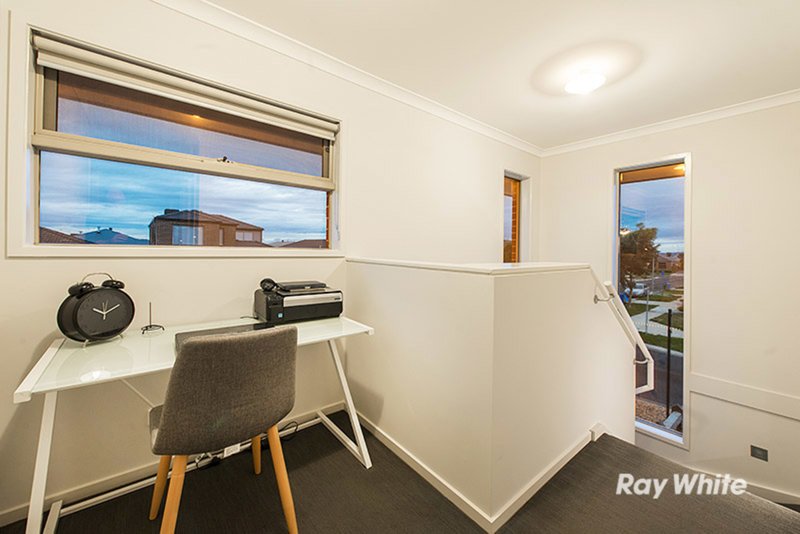 Photo - 12 Crowe Avenue, Cranbourne West VIC 3977 - Image 4