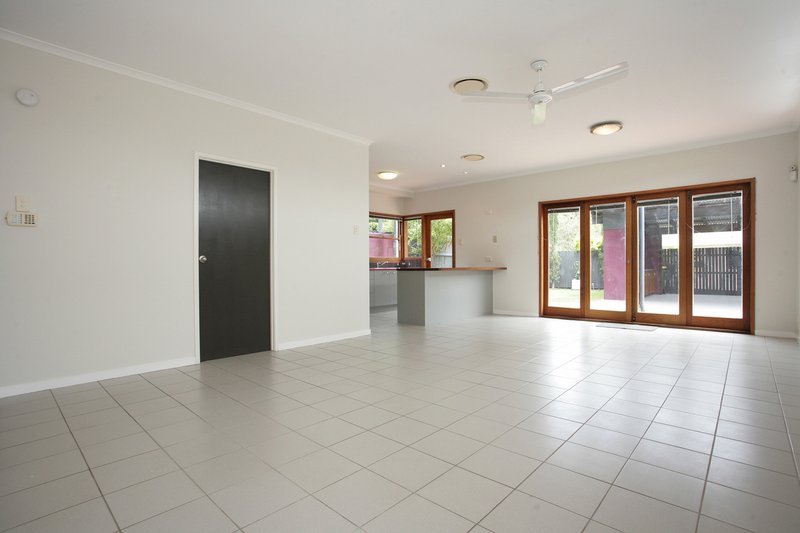 Photo - 12 Crown Street, South Brisbane QLD 4101 - Image 2