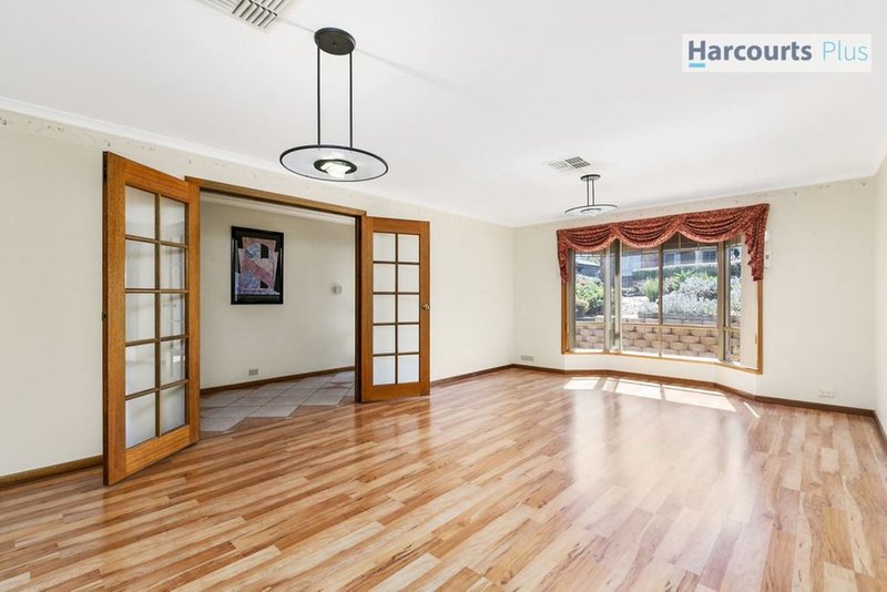 Photo - 12 Crusade Court, Hallett Cove SA 5158 - Image 3