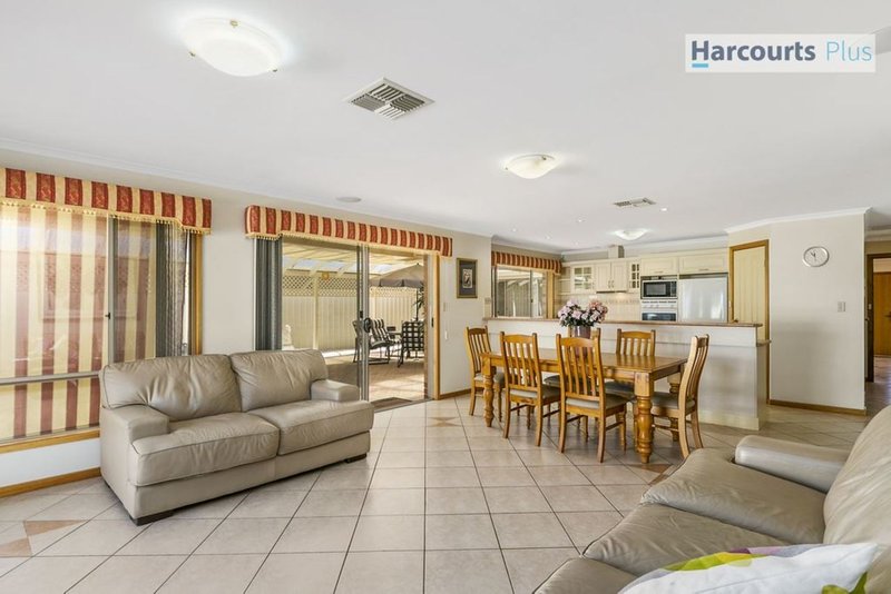 Photo - 12 Crusade Court, Hallett Cove SA 5158 - Image 5