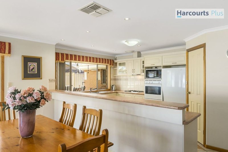 Photo - 12 Crusade Court, Hallett Cove SA 5158 - Image 6