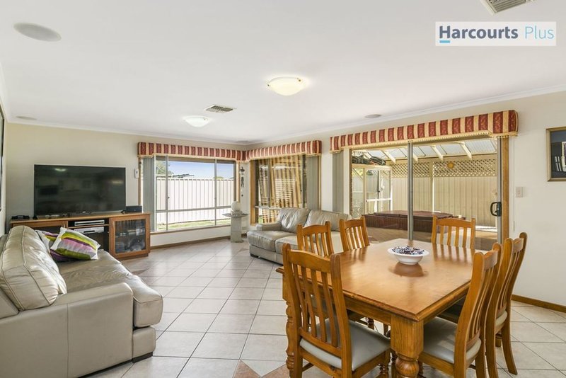 Photo - 12 Crusade Court, Hallett Cove SA 5158 - Image 7