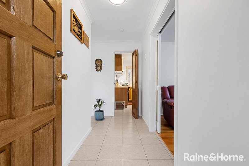 Photo - 12 Cumbernauld Crescent, Deer Park VIC 3023 - Image 2