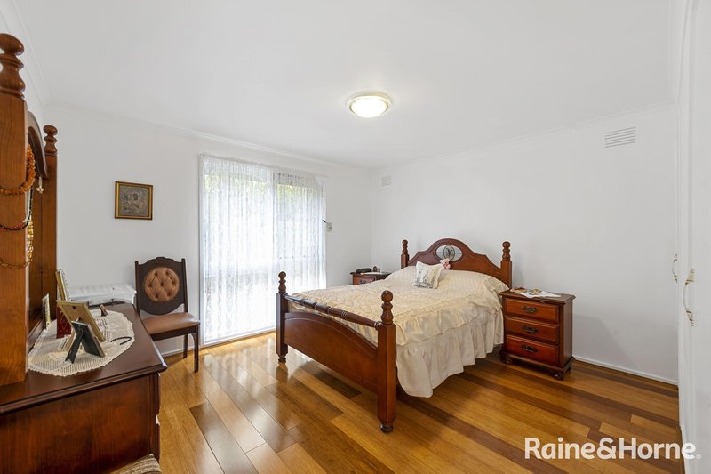 Photo - 12 Cumbernauld Crescent, Deer Park VIC 3023 - Image 10