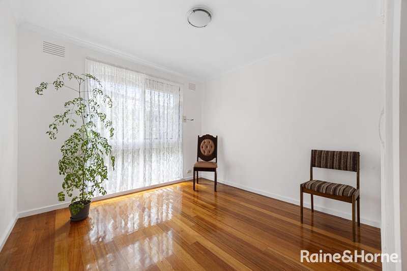 Photo - 12 Cumbernauld Crescent, Deer Park VIC 3023 - Image 11